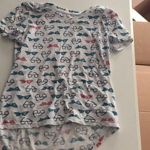 White tee with glasses